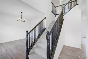 404 Silver Fox Ct, Eureka, MO 63025 - Photo 2