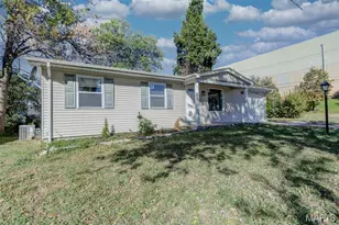 1481 Werremeyer Pl, Creve Coeur, MO 63132 - Photo 2