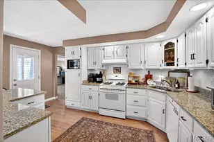 277 Ramsey Ln, Ballwin, MO 63021 - Photo 4