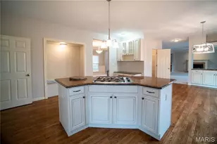 570 Castle Ridge Dr, Ballwin, MO 63021 - Photo 6