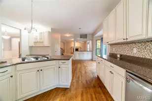 570 Castle Ridge Dr, Ballwin, MO 63021 - Photo 4
