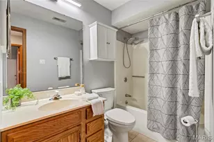 10903 Village Grove Dr, Saint Louis, MO 63123 - Photo 18