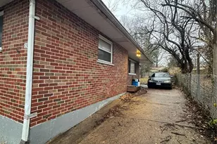 243 Chambers Rd, Saint Louis, MO 63137 - Photo 2