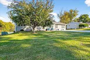 6 Laura Dr, Saint Peters, MO 63376 - Photo 2