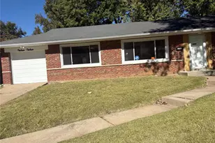 1313 Northumberland Dr, Bellefontaine Neighbors, MO 63137 - Photo 2