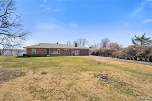 9910 Parkway Dr, Saint Louis, MO 63137 - Photo 2