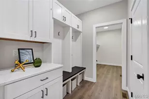 9404 Gates Manor Ct, Sunset Hills, MO 63126 - Photo 6