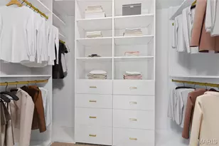 9411 Gates Manor Ct, Sunset Hills, MO 63126 - Photo 16