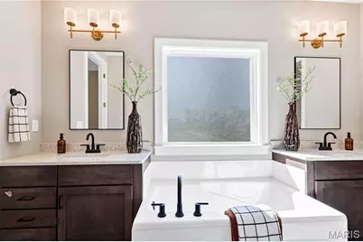 9411 Gates Manor Court, Sunset Hills, MO 63126 - Photo 14