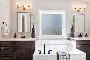 9411 Gates Manor Ct, Sunset Hills, MO 63126 - Photo 14