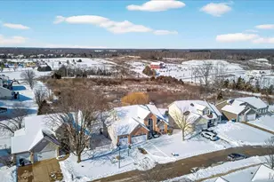 221 Schroeder Grove Dr, Wentzville, MO 63385 - Photo 4