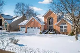 221 Schroeder Grove Dr, Wentzville, MO 63385 - Photo 2