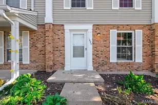 1020 Mersey Bend Dr, Saint Louis, MO 63129 - Photo 2