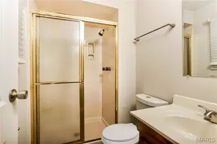 5621 Wieland Dr, Saint Louis, MO 63128 - Photo 10