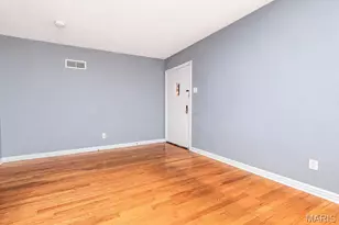 2745 Granda Dr, Saint Louis, MO 63125 - Photo 8