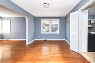 2745 Granda Dr, Saint Louis, MO 63125 - Photo 10