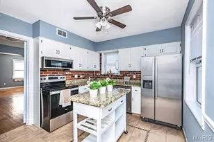 2745 Granda Dr, Saint Louis, MO 63125 - Photo 12