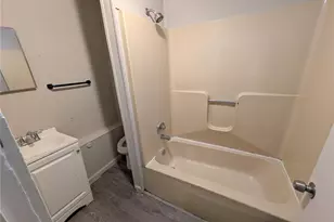 8033 Winfield Ave, Unincorporated, MO 63114 - Photo 8