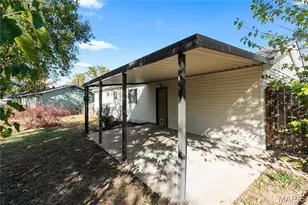 1759 Roth Hill Dr, Maryland Heights, MO 63043 - Photo 16