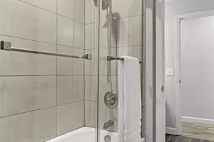 4250 Lindell Blvd, Saint Louis, MO 63108 - Photo 20