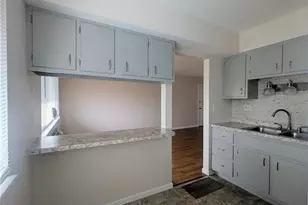 7731 Hazelcrest Dr, Hazelwood, MO 63042 - Photo 8