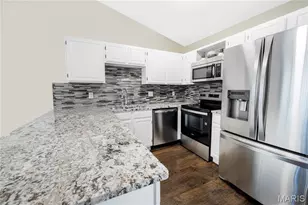 1432 Surrey Ln, Saint Peters, MO 63304 - Photo 6