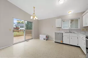 14428 Williamsburg Manor Dr, Florissant, MO 63034 - Photo 12