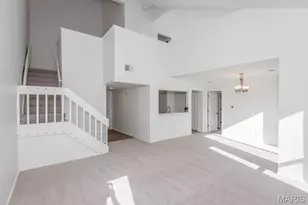 1010 Thoreau Ct, Creve Coeur, MO 63146 - Photo 8