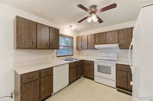 10635 Aylesford Dr, Ferguson, MO 63136 - Photo 4