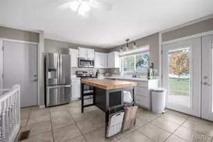 218 Laurelwood Dr, Saint Peters, MO 63376 - Photo 20