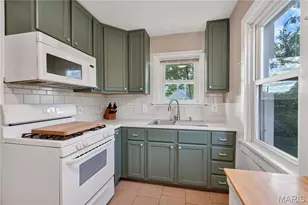 10411 Maddox Pl, Saint Louis, MO 63114 - Photo 8