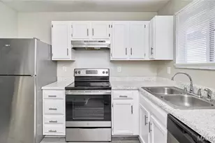 12041 Victorian Village Ct, Saint Louis, MO 63138 - Photo 12