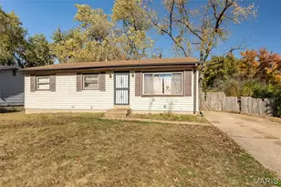 1427 Fairmeadows Ln, Saint Louis, MO 63138 - Photo 2