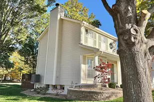 400 Hunters Crossing Ct, Wildwood, MO 63040 - Photo 4