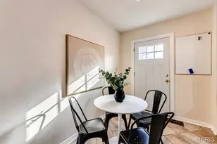 7720 Weston Pl, Saint Louis, MO 63117 - Photo 8