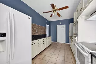 3446 Henrietta St, Saint Louis, MO 63104 - Photo 6