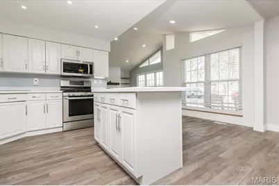 3720 Comstock Drive, Saint Louis, MO 63125 - Photo 6