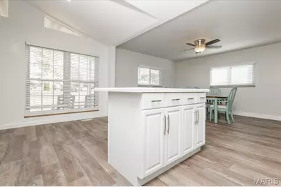 3720 Comstock Drive, Saint Louis, MO 63125 - Photo 8