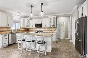 1281 Hawkins Bend Ct, Fenton, MO 63026 - Photo 4