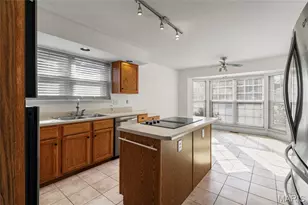 904 Palmer Ct, Lake Saint Louis, MO 63367 - Photo 8