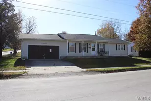 615 W Locust St, Paris, MO 65275 - Photo 2