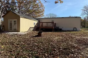 26189 N Carol St, Warrenton, MO 63383 - Photo 2