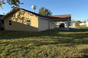 1203 W Locust St, Bowling Green, MO 63334 - Photo 2