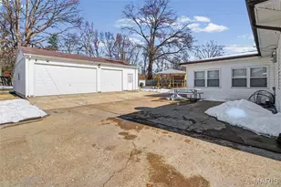 8239 Cadillac Ln, Saint Louis, MO 63134 - Photo 6