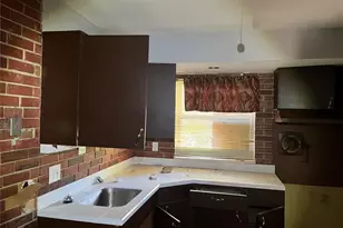 10309 Durness Dr, Saint Louis, MO 63137 - Photo 4