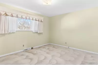 4701 Sunnyview Drive, Unincorporated, MO 63128 - Photo 10