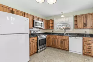 4701 Sunnyview Dr, Unincorporated, MO 63128 - Photo 4