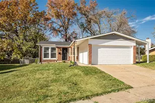 1304 Kew Gardens Dr, Florissant, MO 63031 - Photo 2