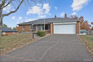 9720 Grantview Dr, Saint Louis, MO 63123 - Photo 4