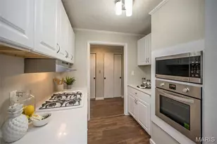 10381 Oxford Hill Dr, Saint Louis, MO 63146 - Photo 8